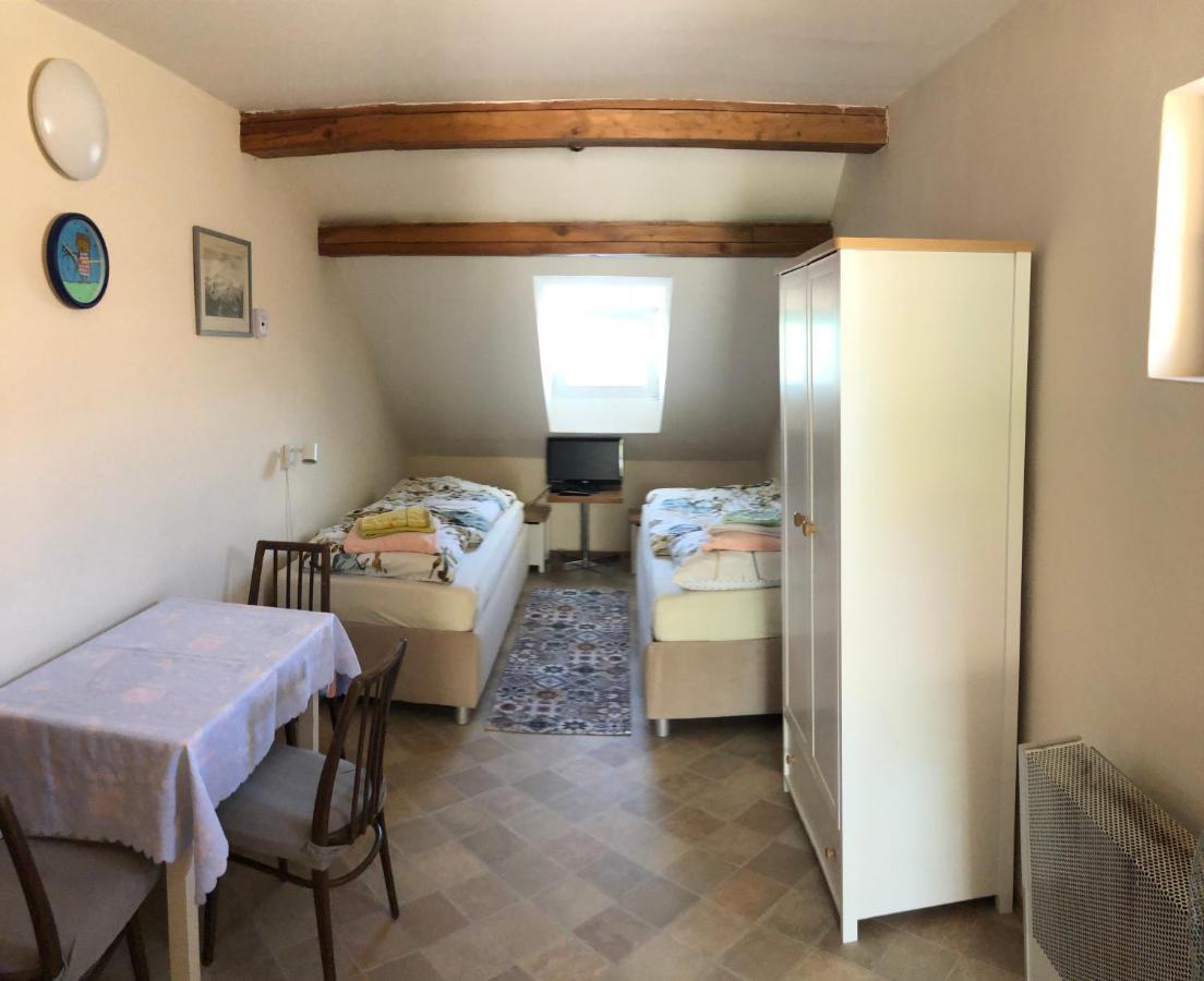 Ubytovani U Jerabku - Parkovani Zdarma Mikulov Buitenkant foto